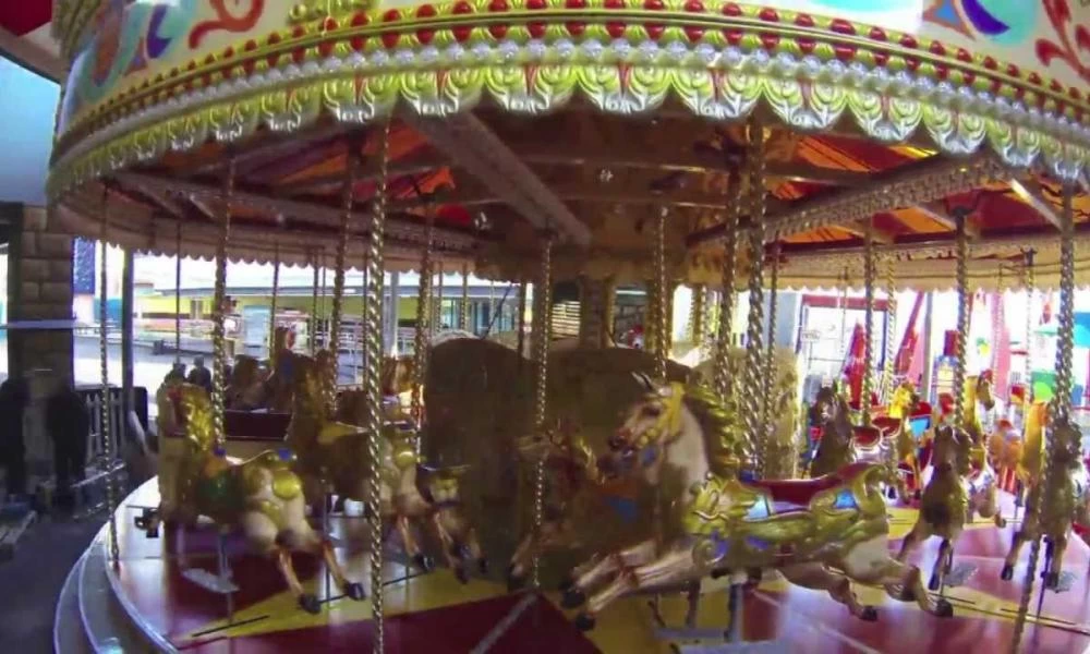 Καρουζέλ της φρίκης : 16 άνθρωποι τραυματίστηκαν σε λούνα παρκ στην Κίνα